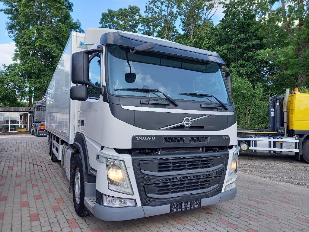 Volvo FM 330, 6x2, CARRIER SUPRA 950 U - Refrigerator truck: picture 4 Volvo FM 330, 6x2, CARRIER SUPRA 950 U - Refrigerator truck: picture 4