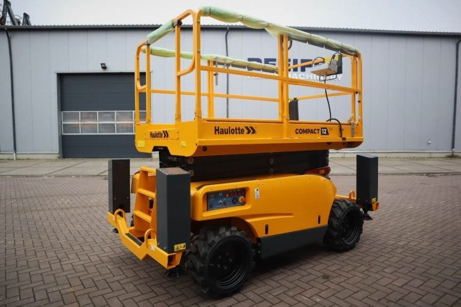 Haulotte Compact 12DX Valid Inspection, *Guarantee! Diesel, - Scissor lift: picture 3 Haulotte Compact 12DX Valid Inspection, *Guarantee! Diesel, - Scissor lift: picture 3