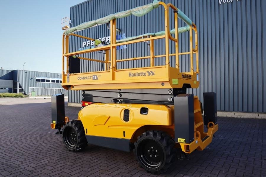 Haulotte Compact 12DX Valid Inspection, *Guarantee! Diesel, - Scissor lift: picture 4 Haulotte Compact 12DX Valid Inspection, *Guarantee! Diesel, - Scissor lift: picture 4
