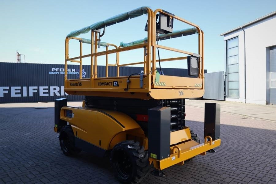 Haulotte Compact 12DX Valid Inspection, *Guarantee! Diesel, - Scissor lift: picture 2 Haulotte Compact 12DX Valid Inspection, *Guarantee! Diesel, - Scissor lift: picture 2