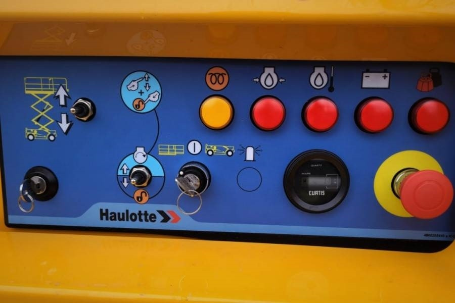 Haulotte Compact 12DX Valid Inspection, *Guarantee! Diesel, - Scissor lift: picture 4 Haulotte Compact 12DX Valid Inspection, *Guarantee! Diesel, - Scissor lift: picture 4