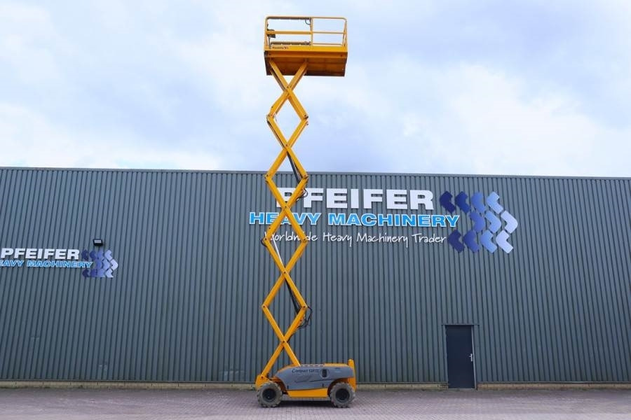 Haulotte Compact 12RTE Electric, 12m Working Height, 450kg - Scissor lift: picture 3 Haulotte Compact 12RTE Electric, 12m Working Height, 450kg - Scissor lift: picture 3