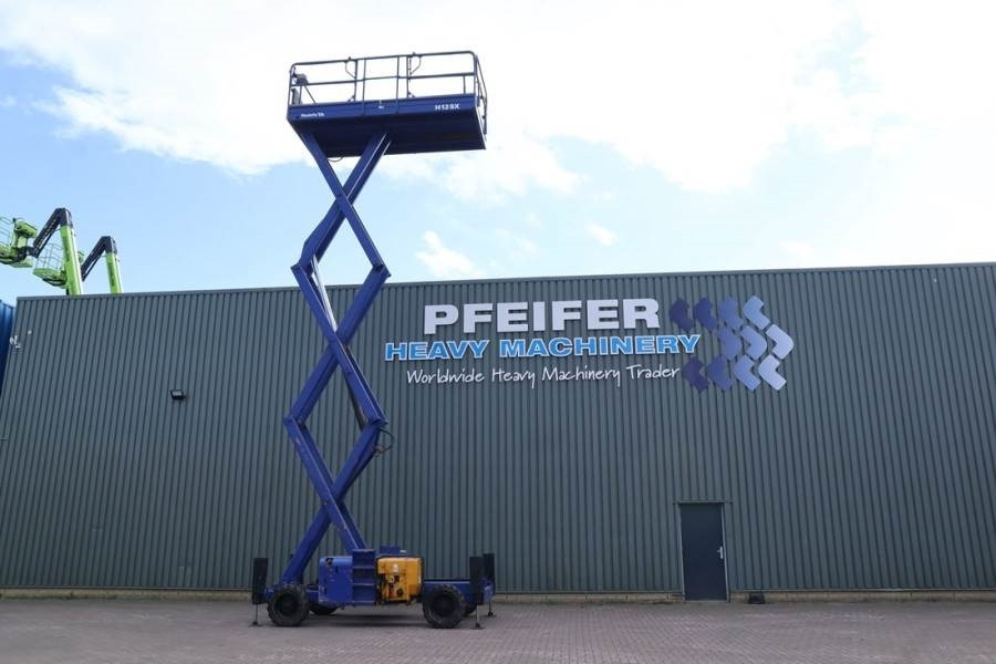 Haulotte H12SX Diesel, 4x4 Drive, 12m Working Height, 700kg - Scissor lift: picture 4 Haulotte H12SX Diesel, 4x4 Drive, 12m Working Height, 700kg - Scissor lift: picture 4