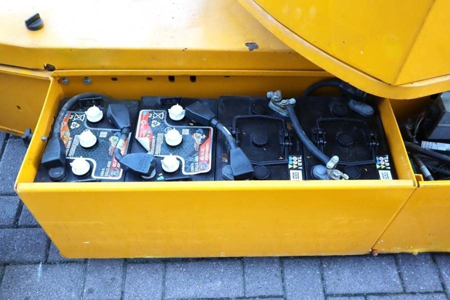 Snorkel A38E Electric, 13.5m Working Height, 6.1m Reach, 2 - Articulated boom: picture 5 Snorkel A38E Electric, 13.5m Working Height, 6.1m Reach, 2 - Articulated boom: picture 5