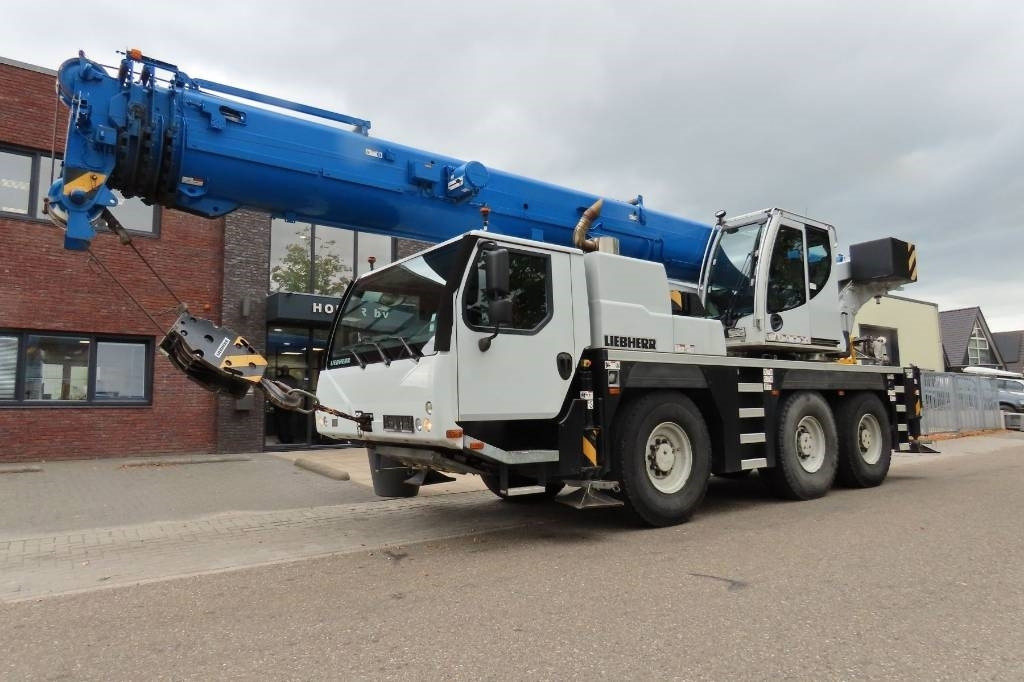 Liebherr LTM 1050-3.1 - All terrain crane: picture 1 Liebherr LTM 1050-3.1 - All terrain crane: picture 1