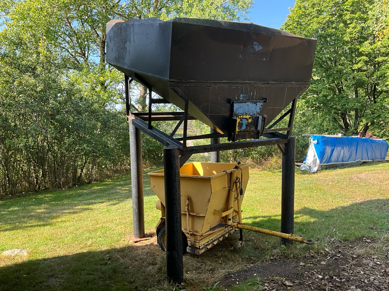 Bröderna Brodd T6E - Sand/ Salt spreader: picture 1 Bröderna Brodd T6E - Sand/ Salt spreader: picture 1