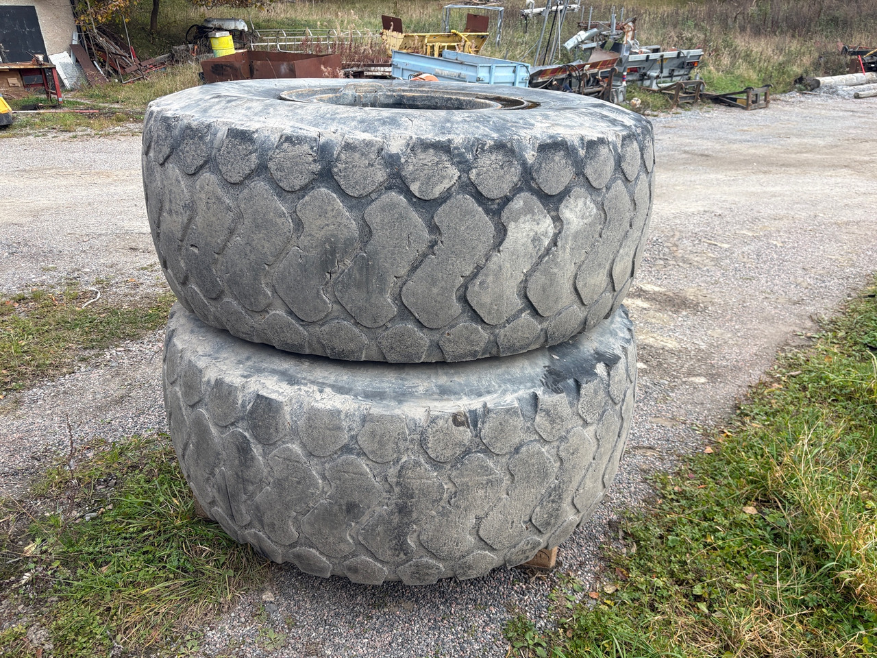 Doublecon REM2 - Tire for Construction machinery: picture 1 Doublecon REM2 - Tire for Construction machinery: picture 1