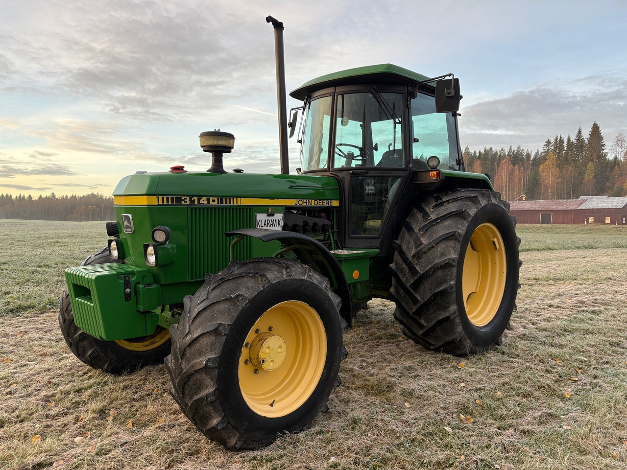 John Deere 3140 MFWD - Farm tractor: picture 1 John Deere 3140 MFWD - Farm tractor: picture 1
