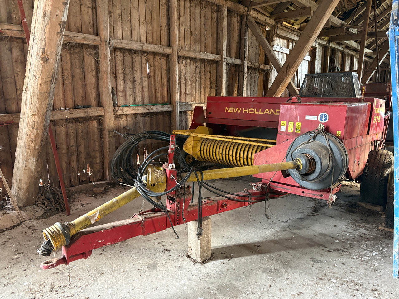 New Holland 575 - Round baler: picture 1 New Holland 575 - Round baler: picture 1