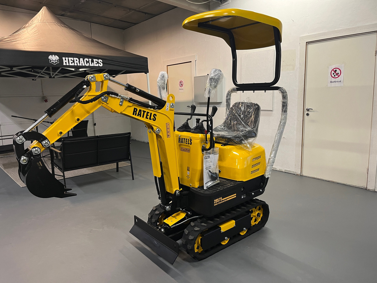 Ratels 29575 - Excavator: picture 1 Ratels 29575 - Excavator: picture 1