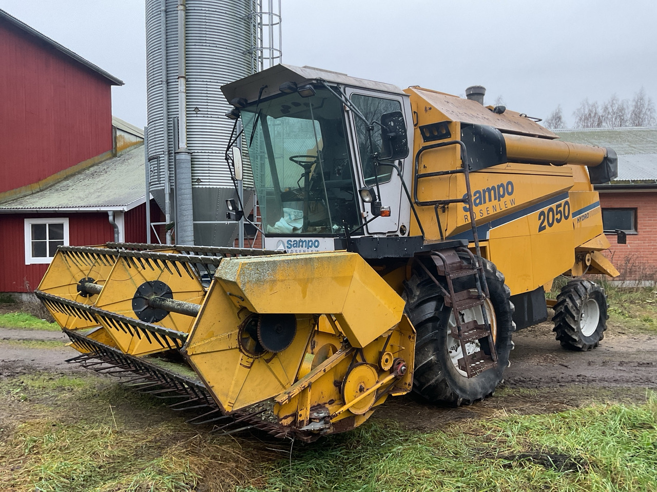 Sampo Rosenlew 2050 - Combine harvester: picture 1 Sampo Rosenlew 2050 - Combine harvester: picture 1