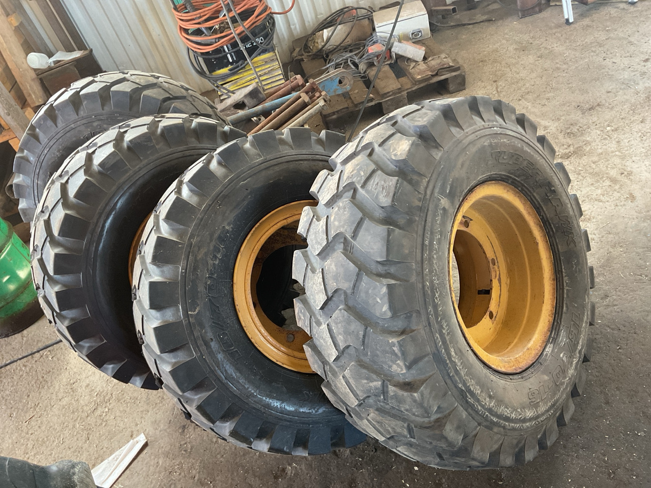 Superhawk 16/70-16 - Tire for Construction machinery: picture 1 Superhawk 16/70-16 - Tire for Construction machinery: picture 1