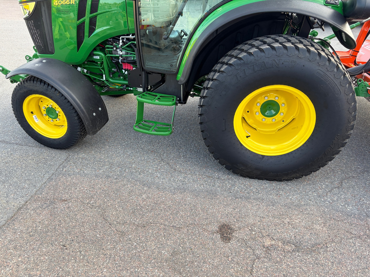 Titan 44x18.00- 20 - Tire for Construction machinery: picture 1 Titan 44x18.00- 20 - Tire for Construction machinery: picture 1
