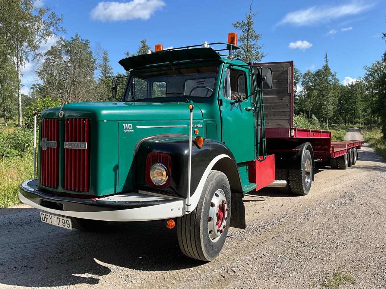 Scania 110 super - Tractor truck, Low loader semi-trailer: picture 1 Scania 110 super - Tractor truck, Low loader semi-trailer: picture 1