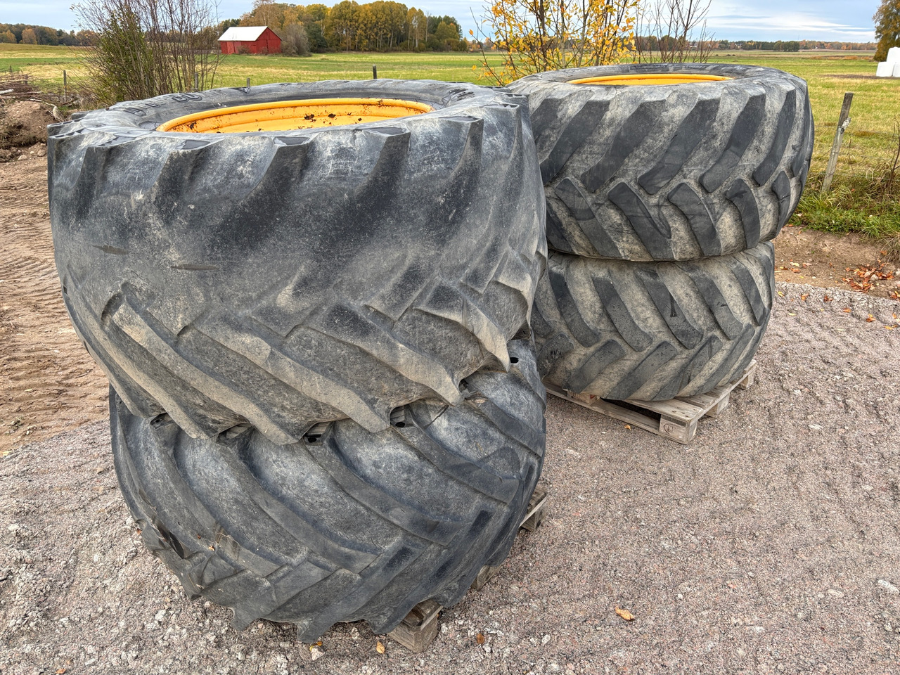 Trelleborg 414 och 428 - Tire for Construction machinery: picture 1 Trelleborg 414 och 428 - Tire for Construction machinery: picture 1