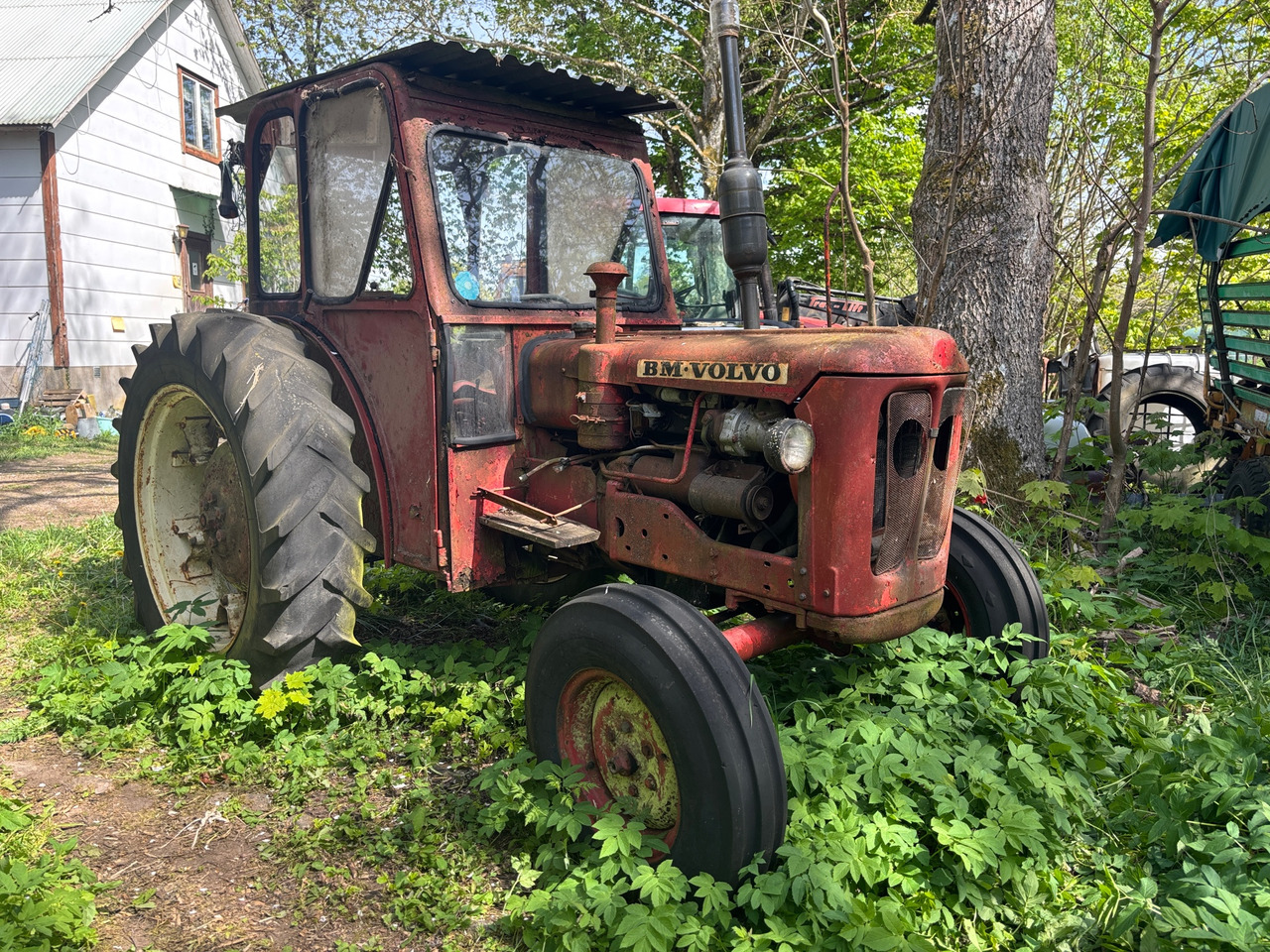 Volvo BM 320 - Farm tractor: picture 1 Volvo BM 320 - Farm tractor: picture 1
