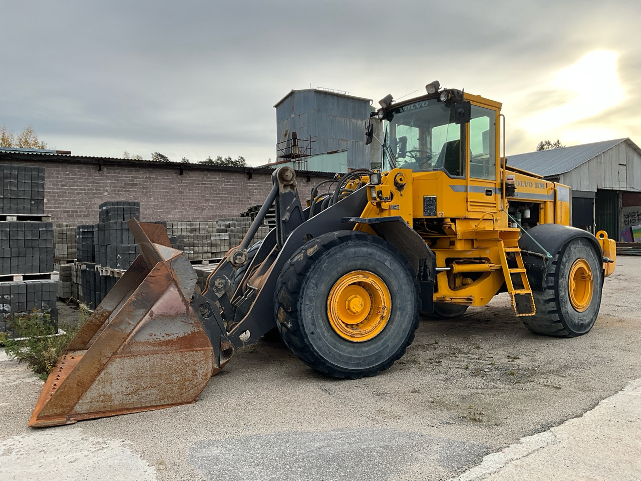 Volvo BM L180 - Wheel loader: picture 1 Volvo BM L180 - Wheel loader: picture 1