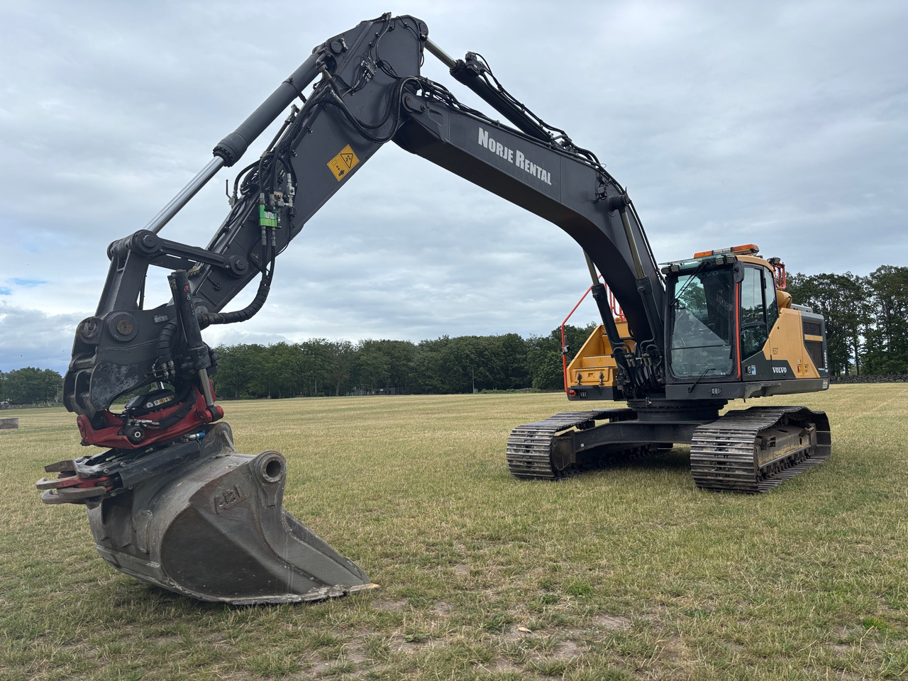 Volvo EC250EL - Excavator: picture 1 Volvo EC250EL - Excavator: picture 1