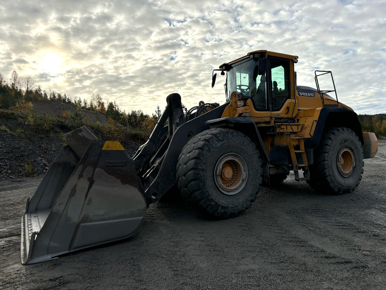 Volvo L220H - Wheel loader: picture 1 Volvo L220H - Wheel loader: picture 1