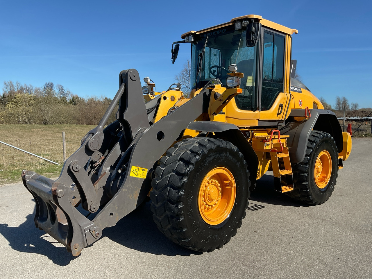 Volvo L90H - Wheel loader: picture 1 Volvo L90H - Wheel loader: picture 1