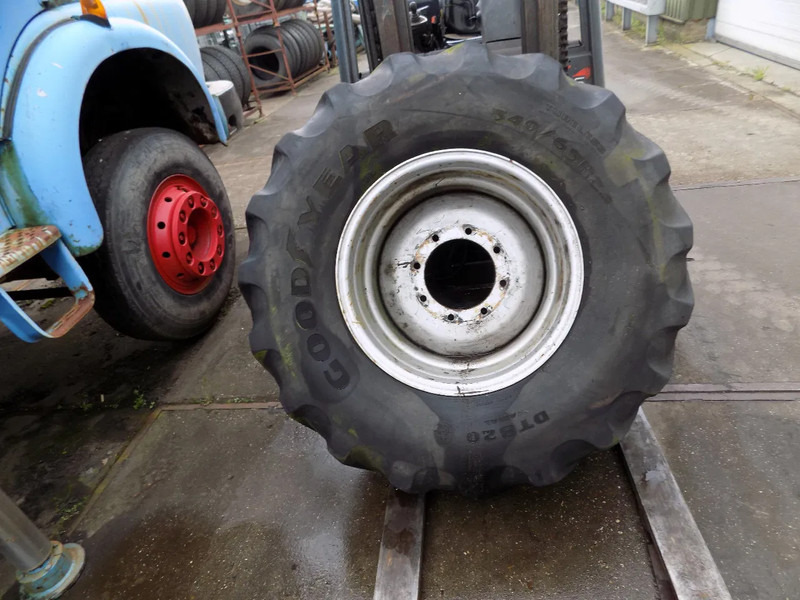 GOOD YEAR banden met velg good year banden met velg 540/65 R 24 - Combine harvester: picture 1 GOOD YEAR banden met velg good year banden met velg 540/65 R 24 - Combine harvester: picture 1