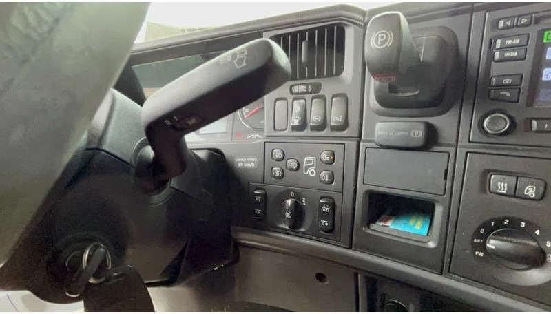 Scania R560 V8 Scania R560 V8 Manual 6x2 Boogie lift - Tractor truck: picture 3 Scania R560 V8 Scania R560 V8 Manual 6x2 Boogie lift - Tractor truck: picture 3