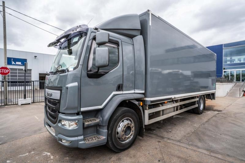 DAF LF 55.220(19 T-E6 )+DHOLLANDIA 2TON - Box truck: picture 1 DAF LF 55.220(19 T-E6 )+DHOLLANDIA 2TON - Box truck: picture 1