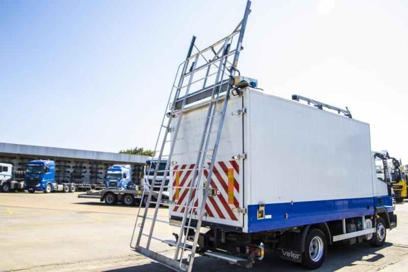 Iveco EUROCARGO 90E18- E5 +Porte-bagages réglable - Box truck: picture 1 Iveco EUROCARGO 90E18- E5 +Porte-bagages réglable - Box truck: picture 1