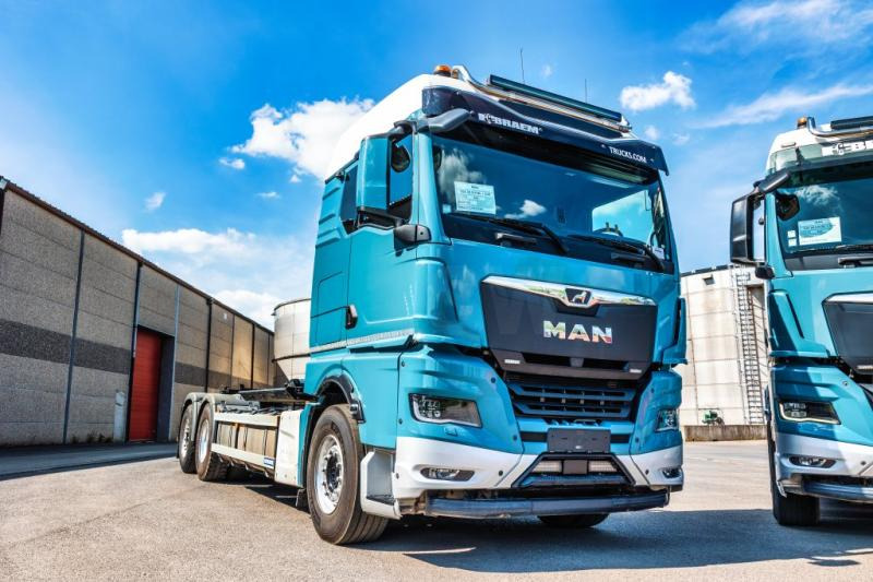MAN TGX 26.510 6x2-4 LL + AJK - Hook lift truck: picture 1 MAN TGX 26.510 6x2-4 LL + AJK - Hook lift truck: picture 1