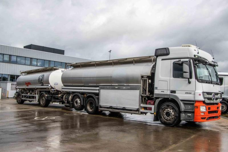 Mercedes ACTROS 2544-MP3+MAGYAR INOX18.200L+17.700L/2X6COMP - Tanker truck: picture 2 Mercedes ACTROS 2544-MP3+MAGYAR INOX18.200L+17.700L/2X6COMP - Tanker truck: picture 2