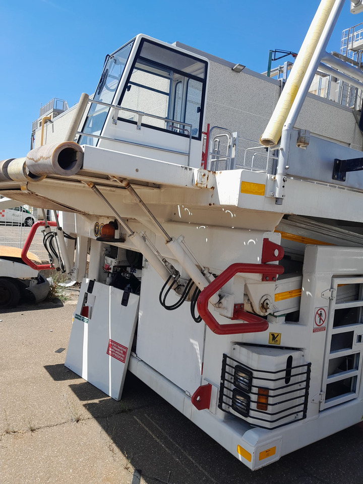 2PU1500 highloader - Aircraft cargo loader: picture 2 2PU1500 highloader - Aircraft cargo loader: picture 2