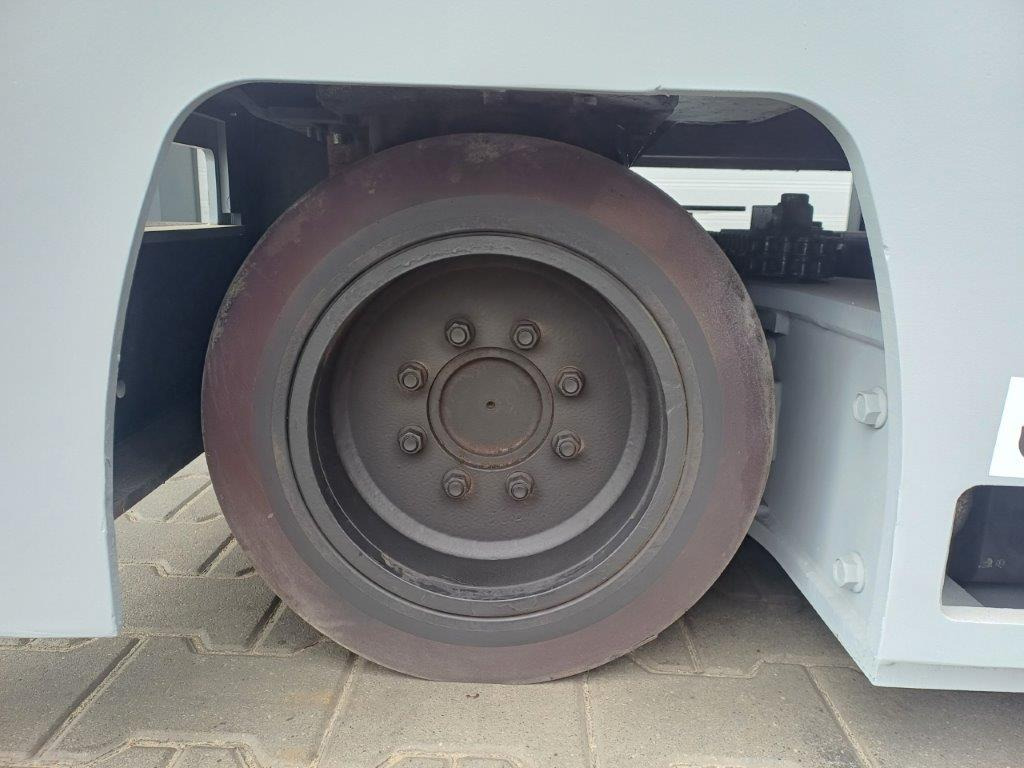 4-way reach truck Hubtex MQ40: picture 10