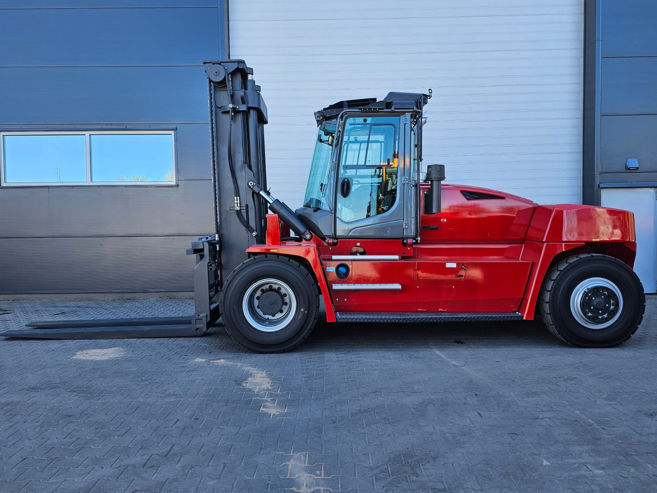 Kalmar DCG160-12 - Diesel forklift: picture 3 Kalmar DCG160-12 - Diesel forklift: picture 3
