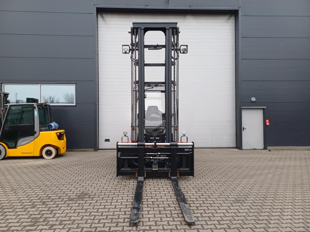 Kalmar ECF80-9 - Electric forklift: picture 5 Kalmar ECF80-9 - Electric forklift: picture 5
