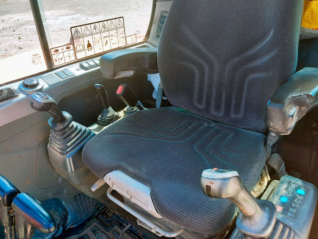 Mini excavator DOOSAN DX62R-3: picture 11