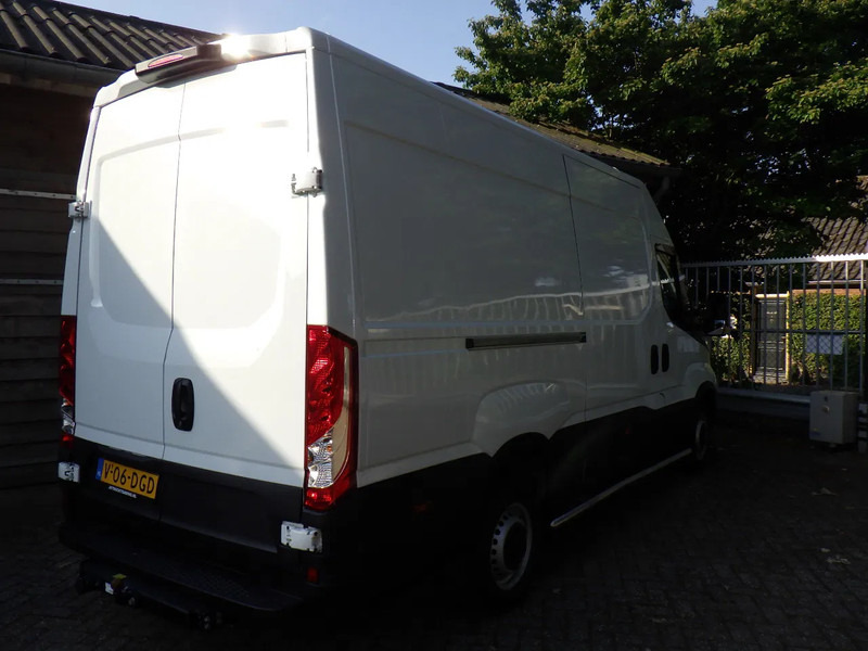 Iveco Daily 35S14 L3/ H2 Hi Matic Automaat / Trekhaak - Panel van: picture 3 Iveco Daily 35S14 L3/ H2 Hi Matic Automaat / Trekhaak - Panel van: picture 3
