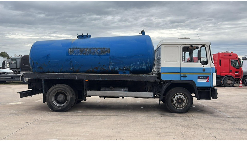 MAN 18.232 (MANUAL PUMP / POMPE MANUELLE / 11.000L) - Vacuum truck: picture 4 MAN 18.232 (MANUAL PUMP / POMPE MANUELLE / 11.000L) - Vacuum truck: picture 4