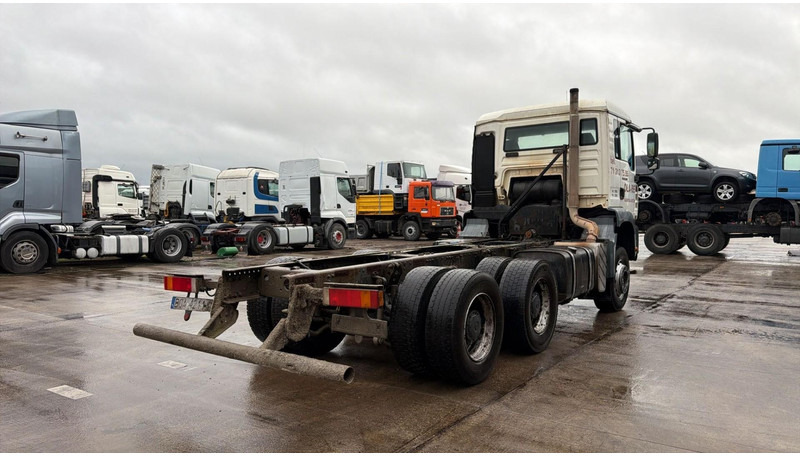 MAN TGA 26.310 (MANUAL PUMP / POMPE MANUELLE / MANUAL GEARBOX / BOITE MANUELLE / LAMES / GRAND PONT / STEEL SUSP.) - Cab chassis truck: picture 5 MAN TGA 26.310 (MANUAL PUMP / POMPE MANUELLE / MANUAL GEARBOX / BOITE MANUELLE / LAMES / GRAND PONT / STEEL SUSP.) - Cab chassis truck: picture 5