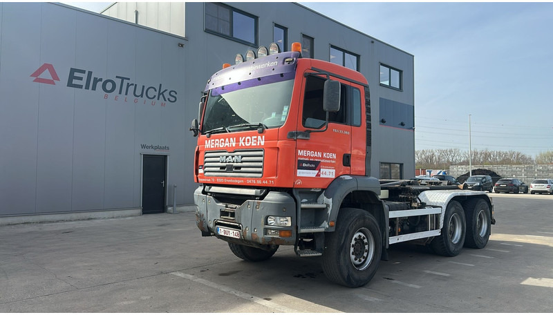 MAN TGA 33.360 (MANUAL GEARBOX / BELGIAN TRUCK / 6X4 / BIG AXLE / SEMI MANUAL PUMP) - Hook lift truck: picture 1 MAN TGA 33.360 (MANUAL GEARBOX / BELGIAN TRUCK / 6X4 / BIG AXLE / SEMI MANUAL PUMP) - Hook lift truck: picture 1