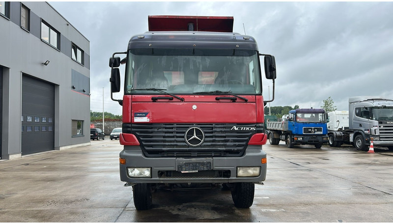 Mercedes-Benz Actros 4143 (BOITE MANUELLE / 8X8 / MANUAL GEARBOX / LAMES / GRAND PONT / BIG AXLE) - Tipper: picture 2 Mercedes-Benz Actros 4143 (BOITE MANUELLE / 8X8 / MANUAL GEARBOX / LAMES / GRAND PONT / BIG AXLE) - Tipper: picture 2