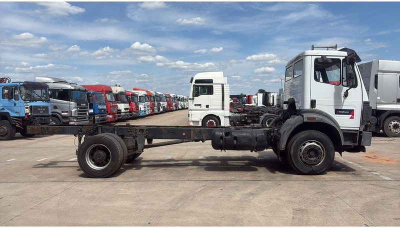 Mercedes-Benz SK 1824 (LAMES / GRAND PONT / BOITE MANUELLE / MANUAL GEARBOX / V6) - Cab chassis truck: picture 4 Mercedes-Benz SK 1824 (LAMES / GRAND PONT / BOITE MANUELLE / MANUAL GEARBOX / V6) - Cab chassis truck: picture 4