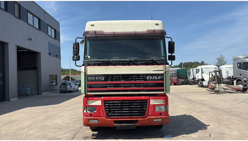 DAF XF 95.430 (EURO 3 / BOITE MANUELLE / MANUAL GEARBOX) - Tractor truck: picture 2 DAF XF 95.430 (EURO 3 / BOITE MANUELLE / MANUAL GEARBOX) - Tractor truck: picture 2