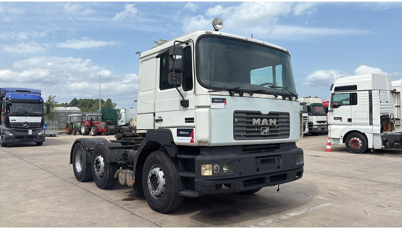 MAN 25.403 (6X2 / 6 CYLINDER / EURO 2 / MANUAL GEARBOX / 8 TYRES) - Tractor truck: picture 2 MAN 25.403 (6X2 / 6 CYLINDER / EURO 2 / MANUAL GEARBOX / 8 TYRES) - Tractor truck: picture 2