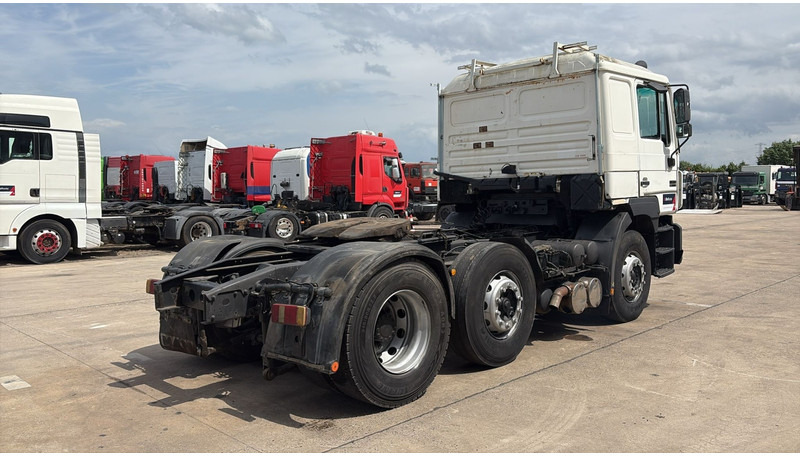 MAN 25.403 (6X2 / 6 CYLINDER / EURO 2 / MANUAL GEARBOX / 8 TYRES) - Tractor truck: picture 4 MAN 25.403 (6X2 / 6 CYLINDER / EURO 2 / MANUAL GEARBOX / 8 TYRES) - Tractor truck: picture 4