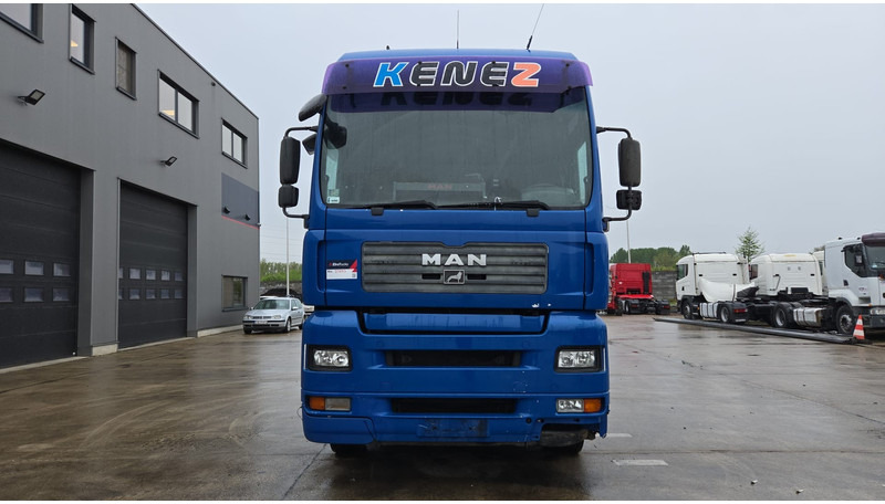 MAN TGA 18.410 (864.000 KM / MANUAL PUMP / MANUAL GEARBOX / RETARDER / POMPE MANUELLE) - Tractor truck: picture 2 MAN TGA 18.410 (864.000 KM / MANUAL PUMP / MANUAL GEARBOX / RETARDER / POMPE MANUELLE) - Tractor truck: picture 2