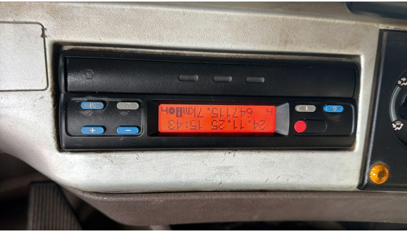 Tractor truck Renault AE 440 Magnum E-tech (BOITE MANUELLE / MANUAL GEARBOX): picture 18 Tractor truck Renault AE 440 Magnum E-tech (BOITE MANUELLE / MANUAL GEARBOX): picture 18