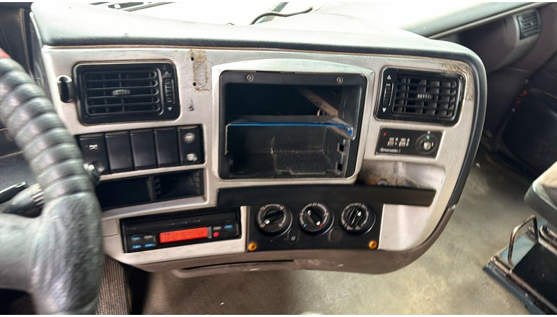 Tractor truck Renault AE 440 Magnum E-tech (BOITE MANUELLE / MANUAL GEARBOX): picture 20 Tractor truck Renault AE 440 Magnum E-tech (BOITE MANUELLE / MANUAL GEARBOX): picture 20