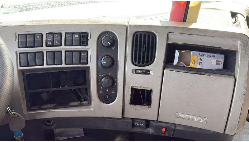 Tractor truck Renault Premium 450 (BOITE MANUELLE / MANUAL GEARBOX): picture 19 Tractor truck Renault Premium 450 (BOITE MANUELLE / MANUAL GEARBOX): picture 19