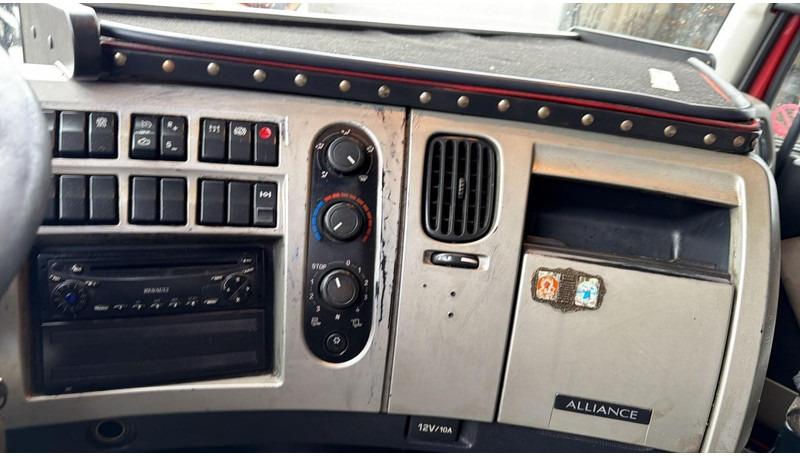 Tractor truck Renault Premium 450 DXI (BOITE MANUELLE / MANUAL GEARBOX): picture 17