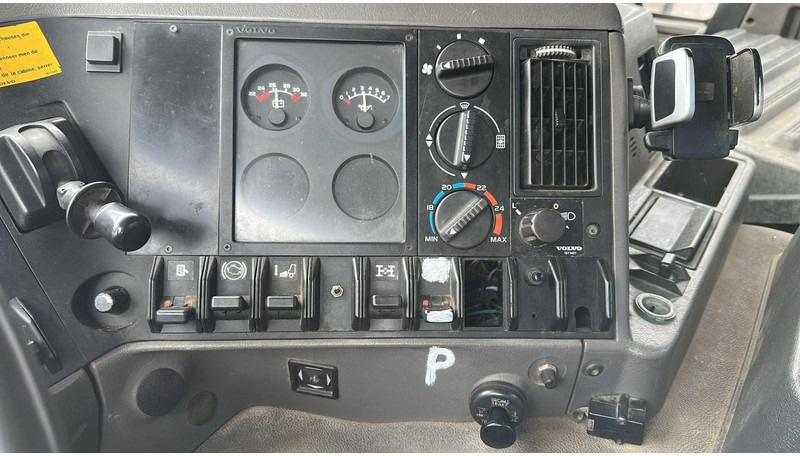 Tipper Volvo FL 12.380 (8X4 /STEEL SUSP. / BOITE MANUELLE / MANUAL GEARBOX): picture 17